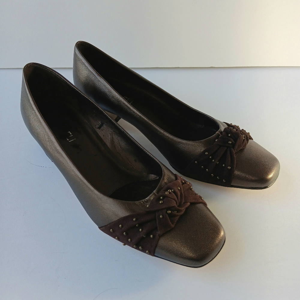 Vaneli Metallic Brown Leather Heels with Suede & Gold Bead Toe Accents Size 10 M